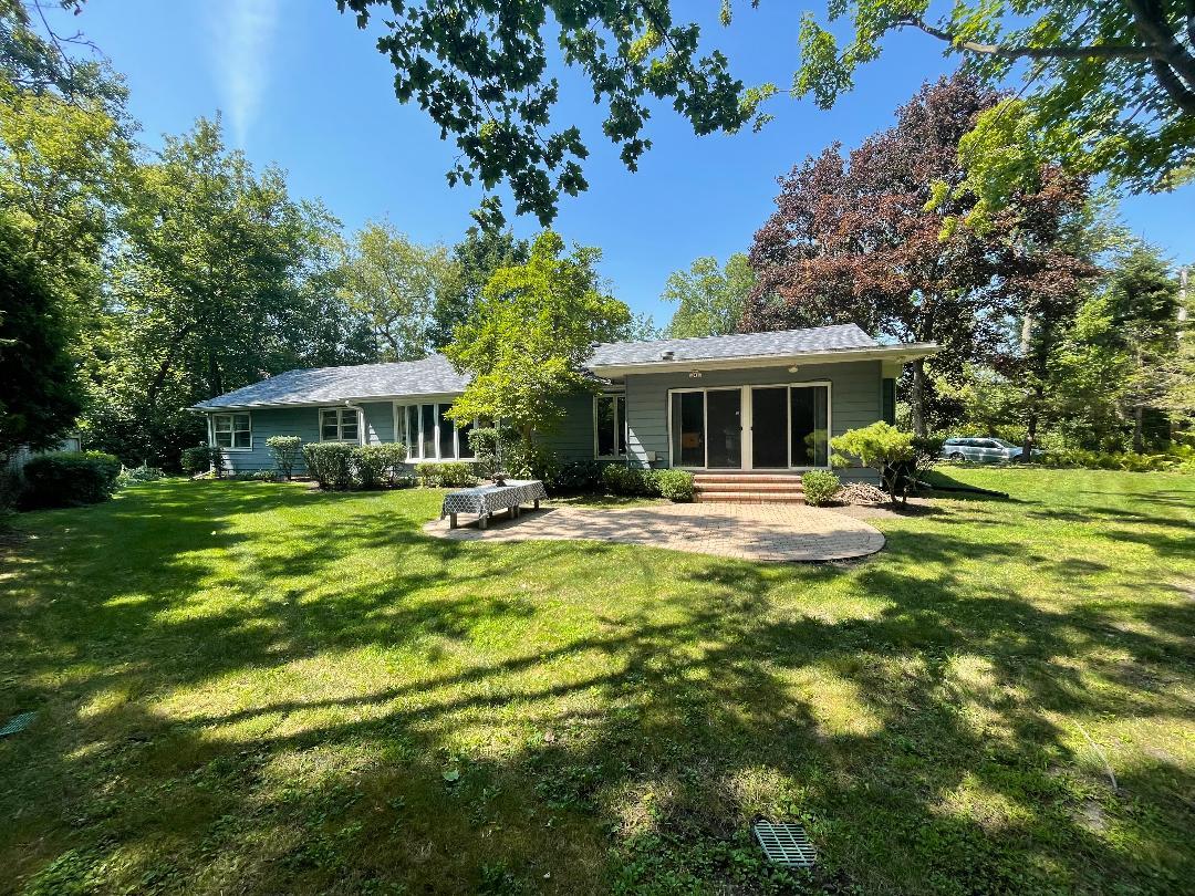 515 E Blodgett Avenue