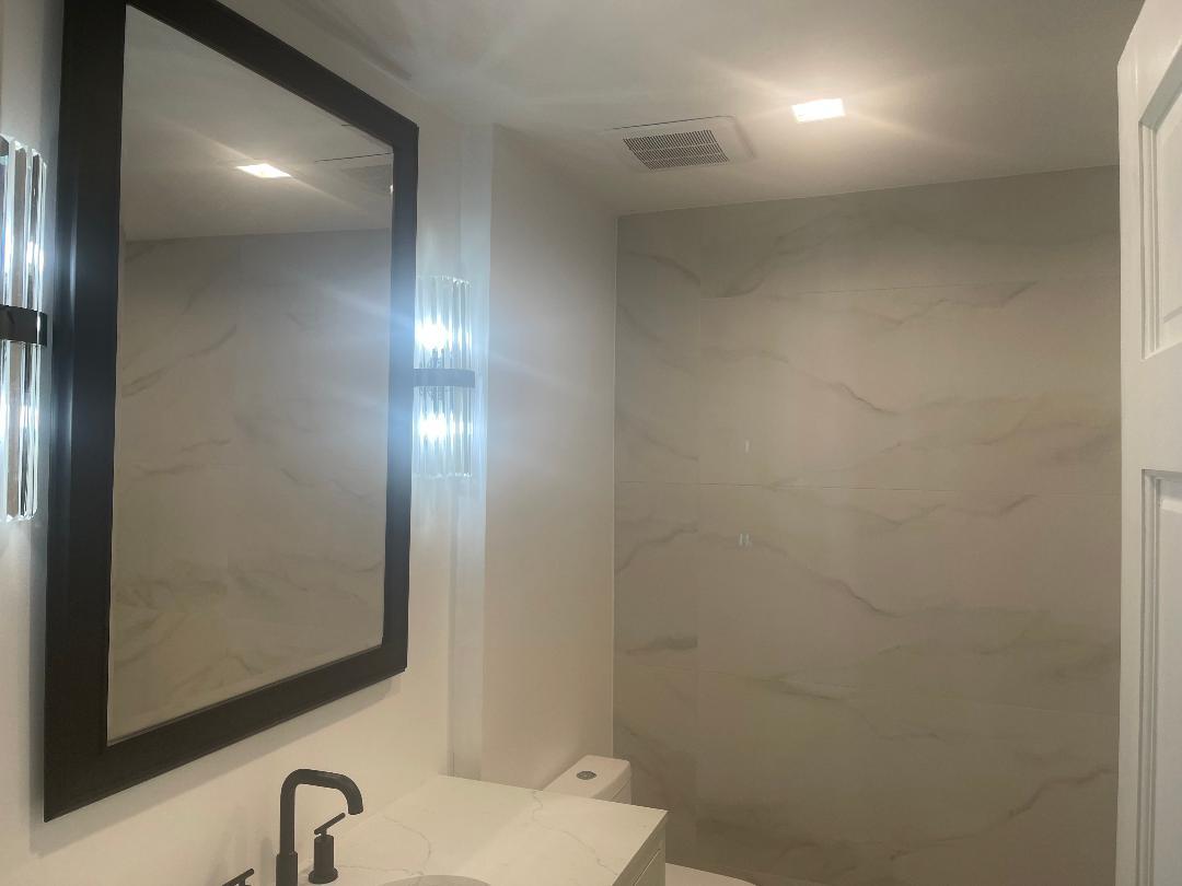 515 E Blodgett Avenue