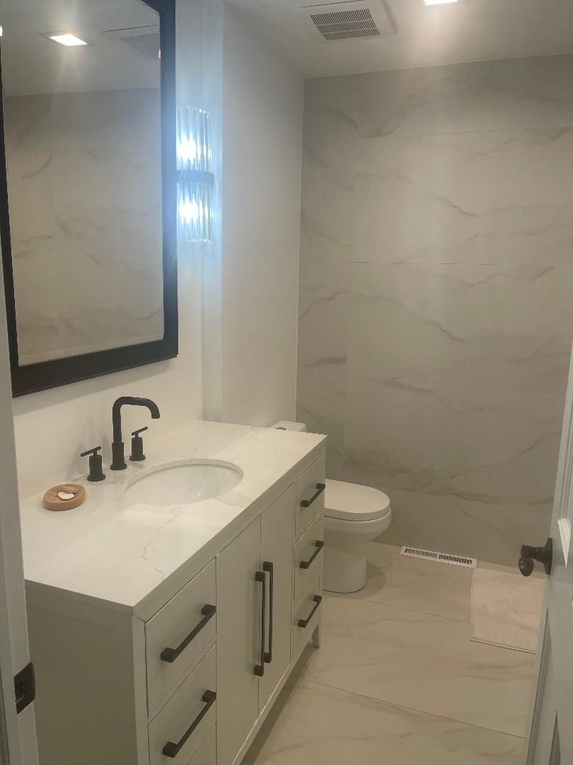 515 E Blodgett Avenue