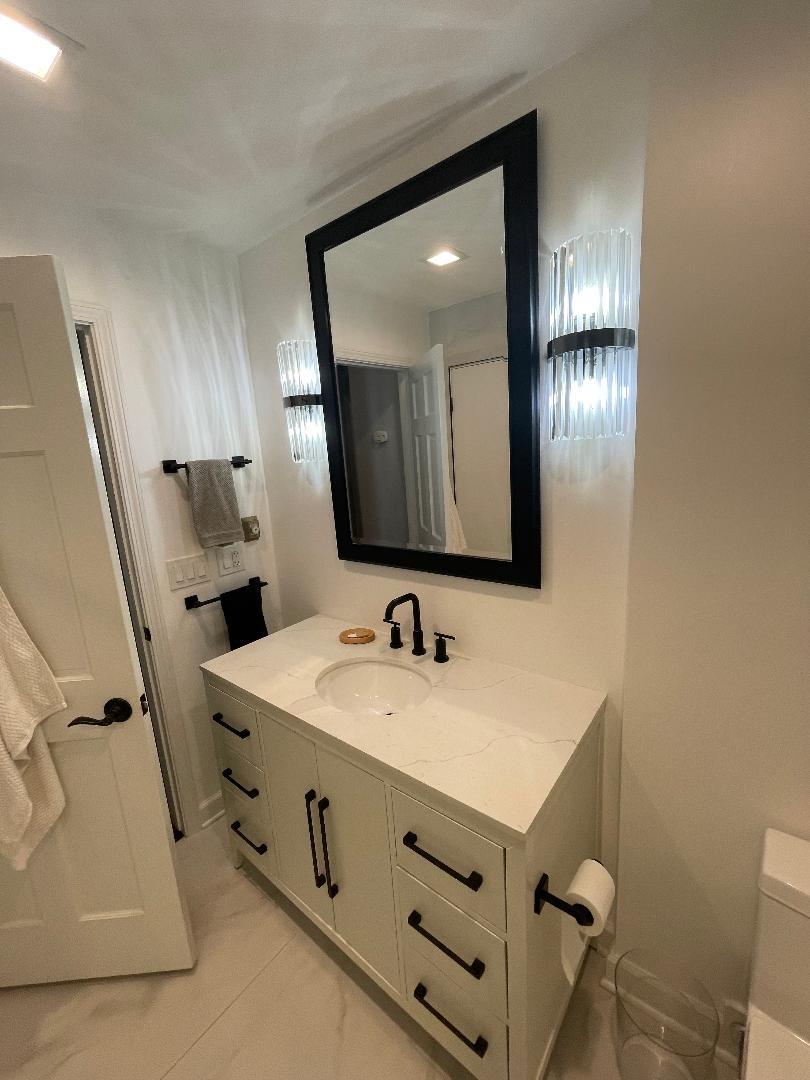 515 E Blodgett Avenue