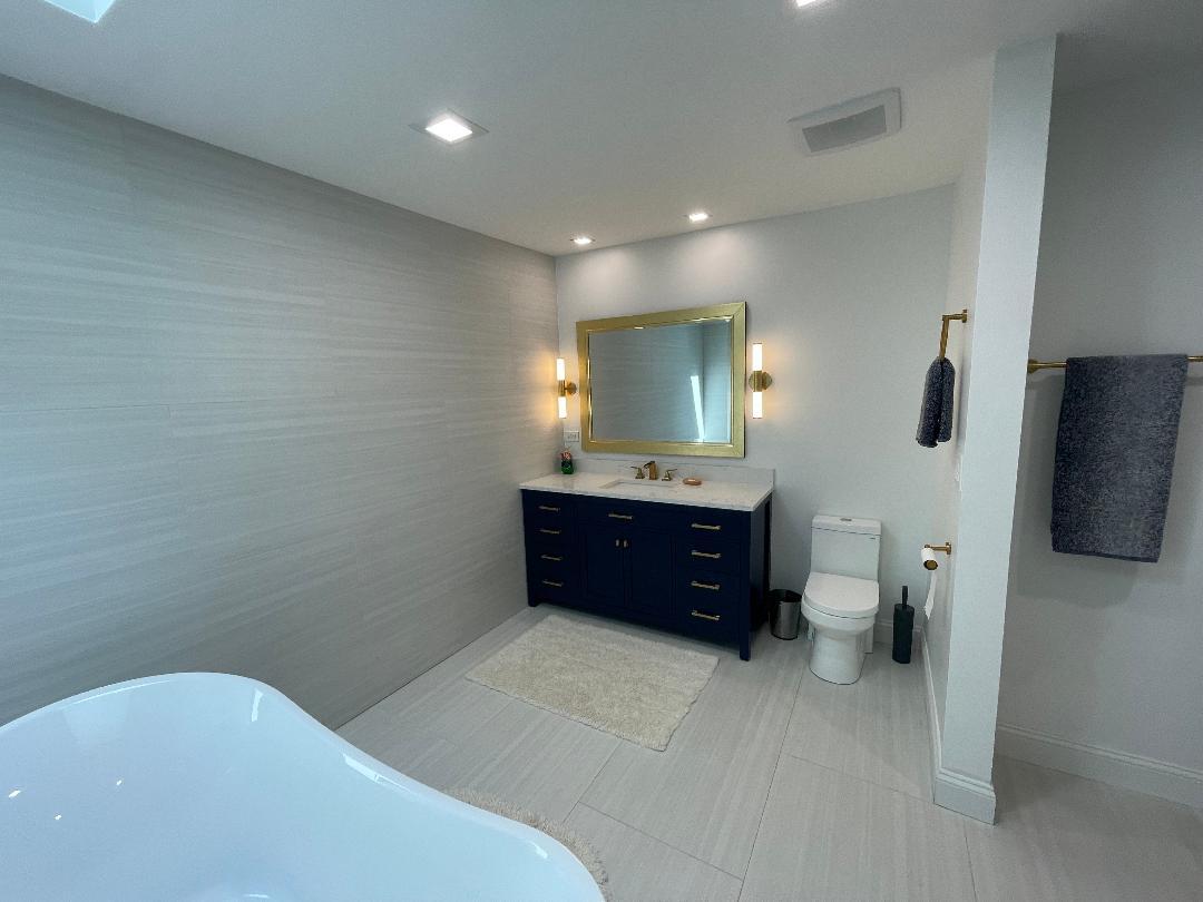 515 E Blodgett Avenue