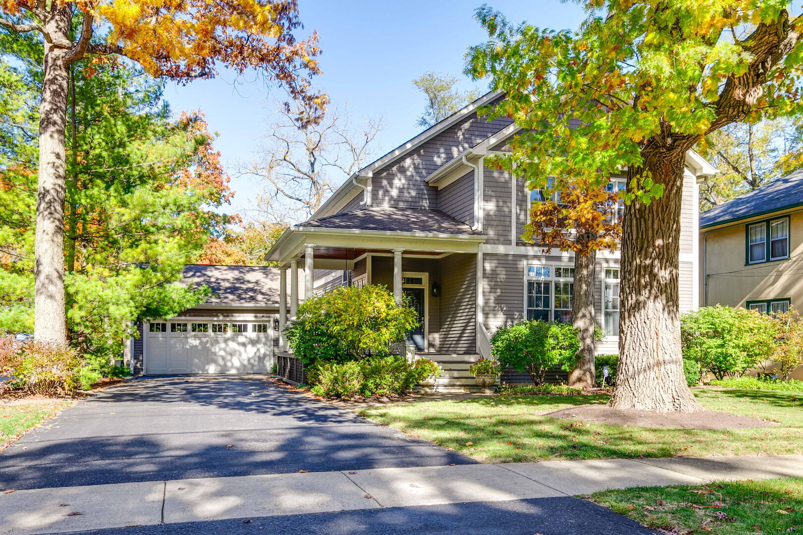 216 E Sheridan Place