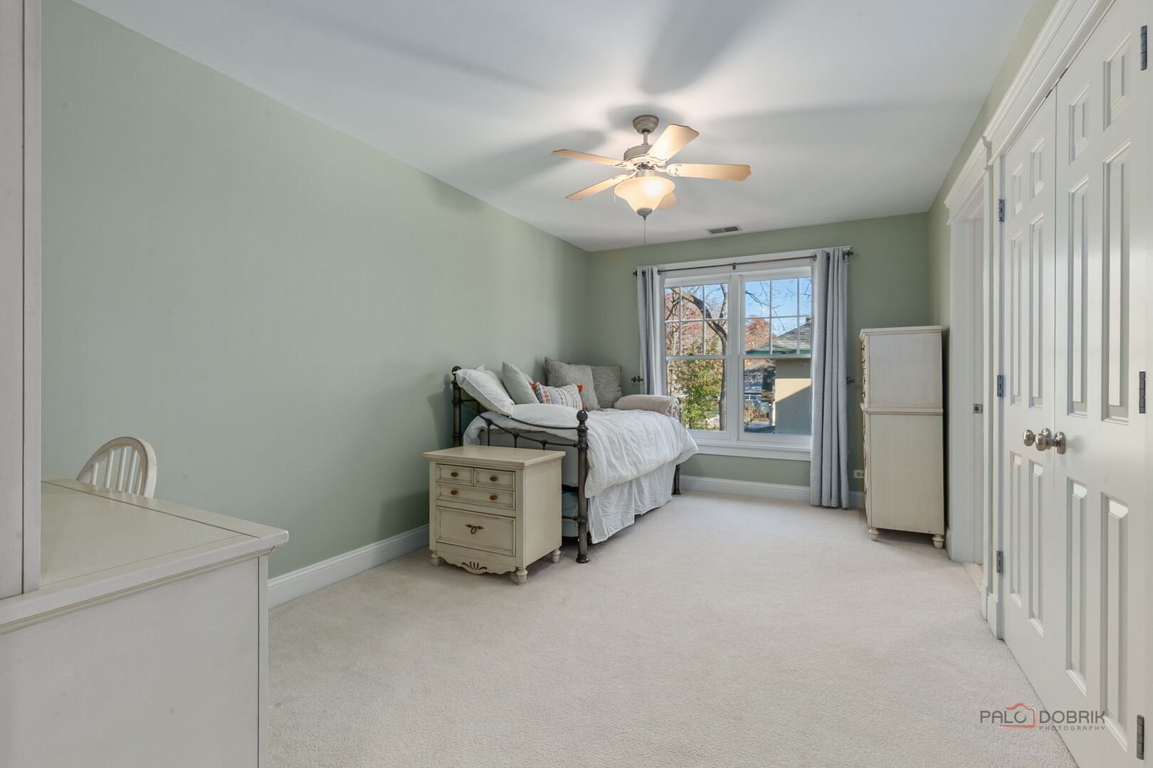 216 E Sheridan Place