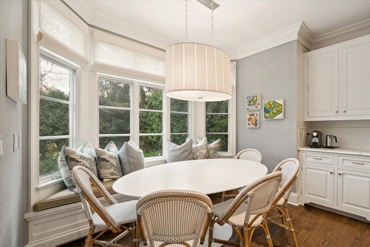 349 E BLODGETT Avenue