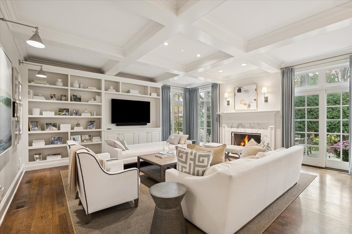 349 E BLODGETT Avenue