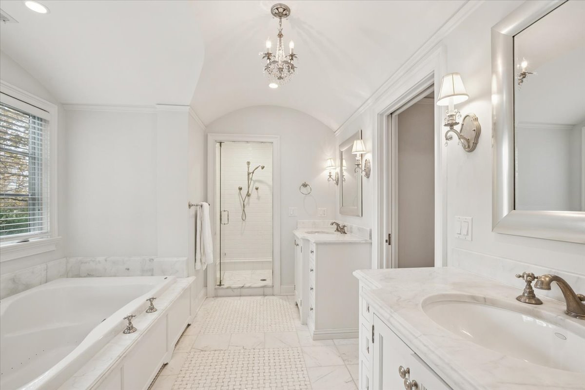 349 E BLODGETT Avenue