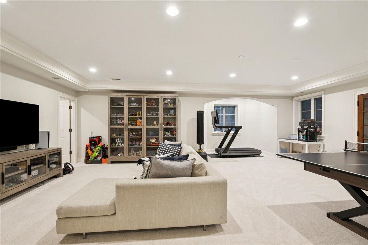 349 E BLODGETT Avenue