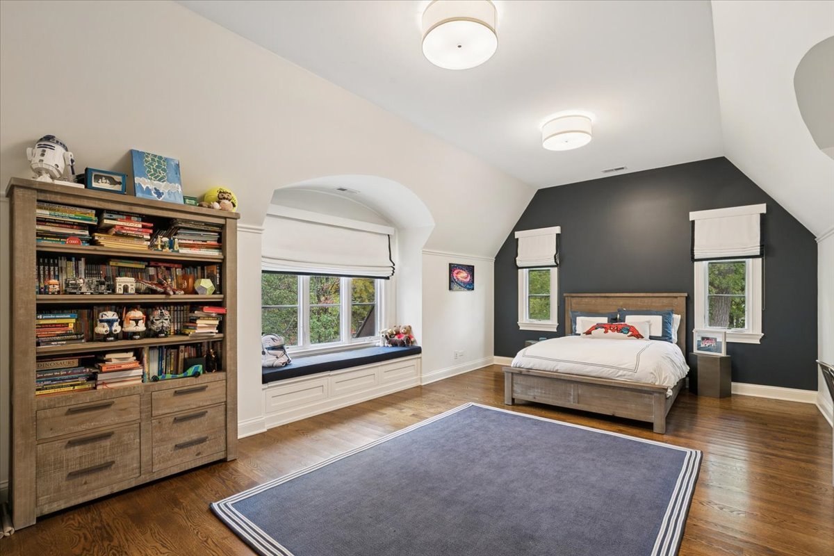 349 E BLODGETT Avenue