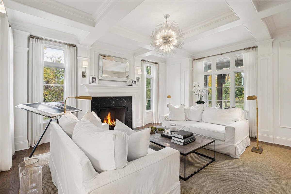 349 E BLODGETT Avenue