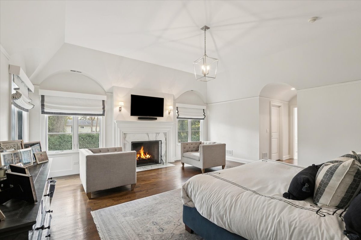 349 E BLODGETT Avenue