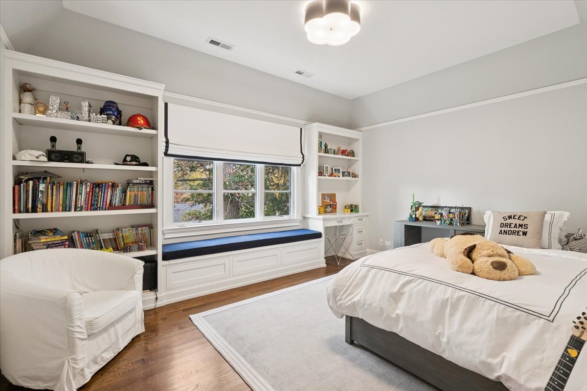 349 E BLODGETT Avenue