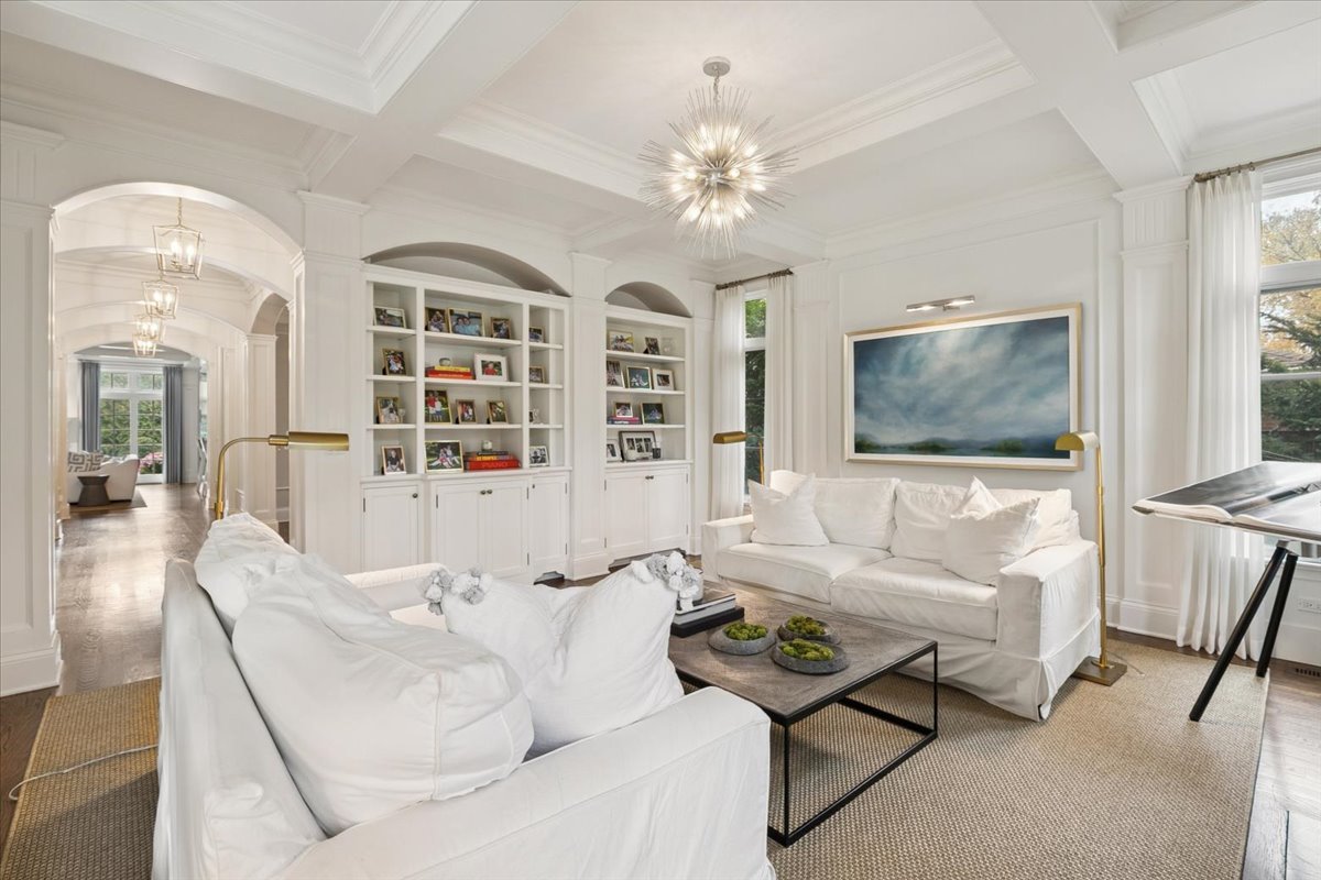 349 E BLODGETT Avenue