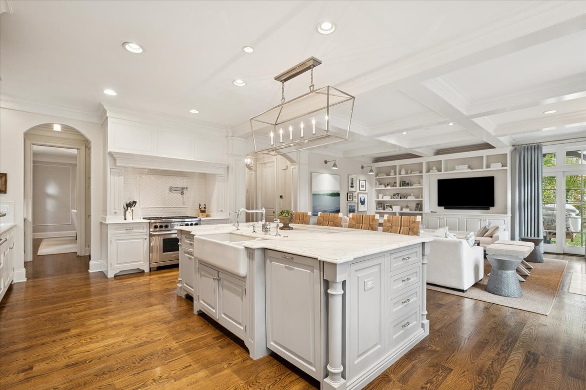 349 E BLODGETT Avenue