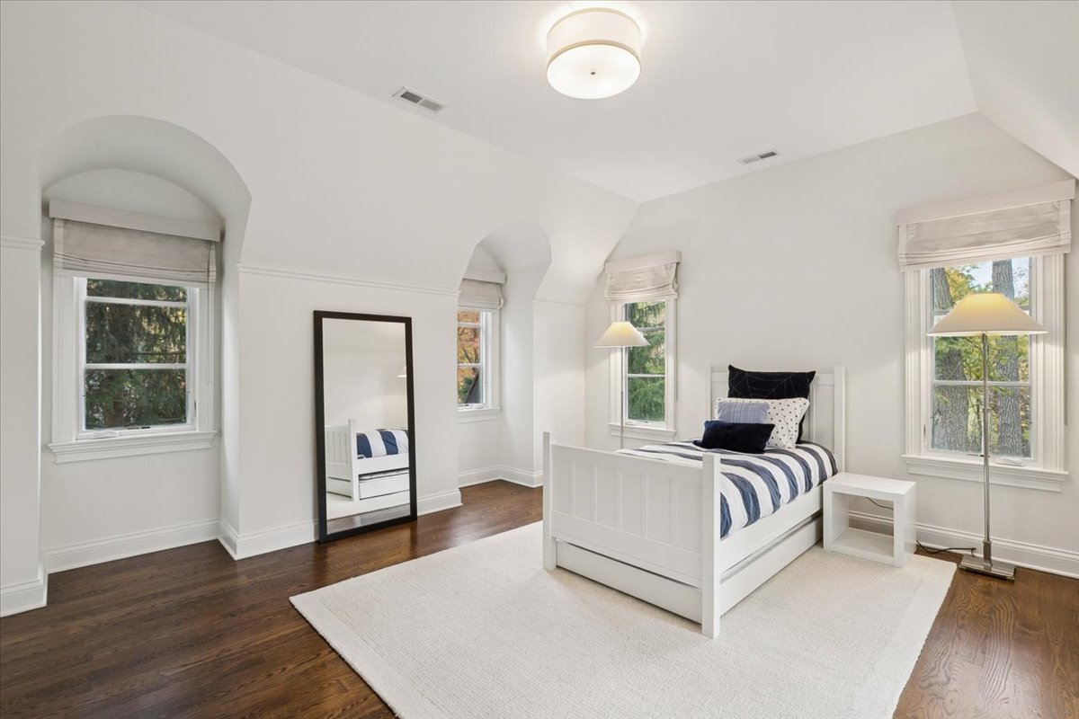 349 E BLODGETT Avenue