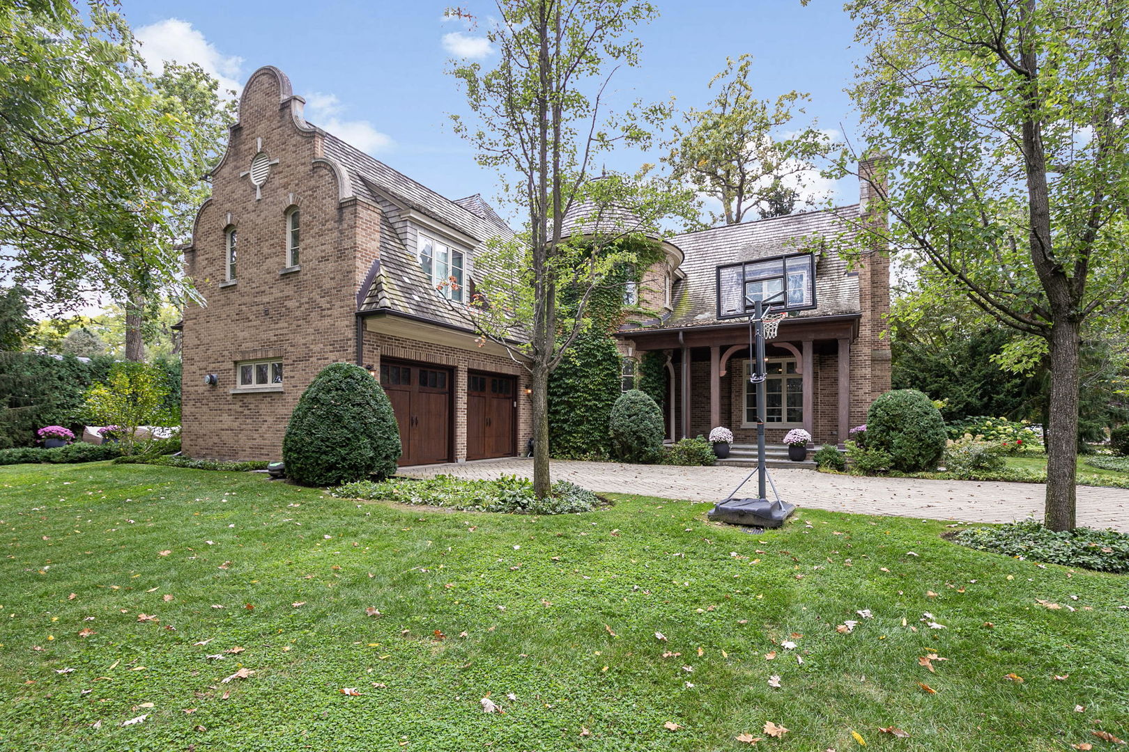 349 E BLODGETT Avenue