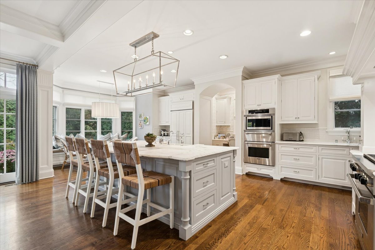 349 E BLODGETT Avenue