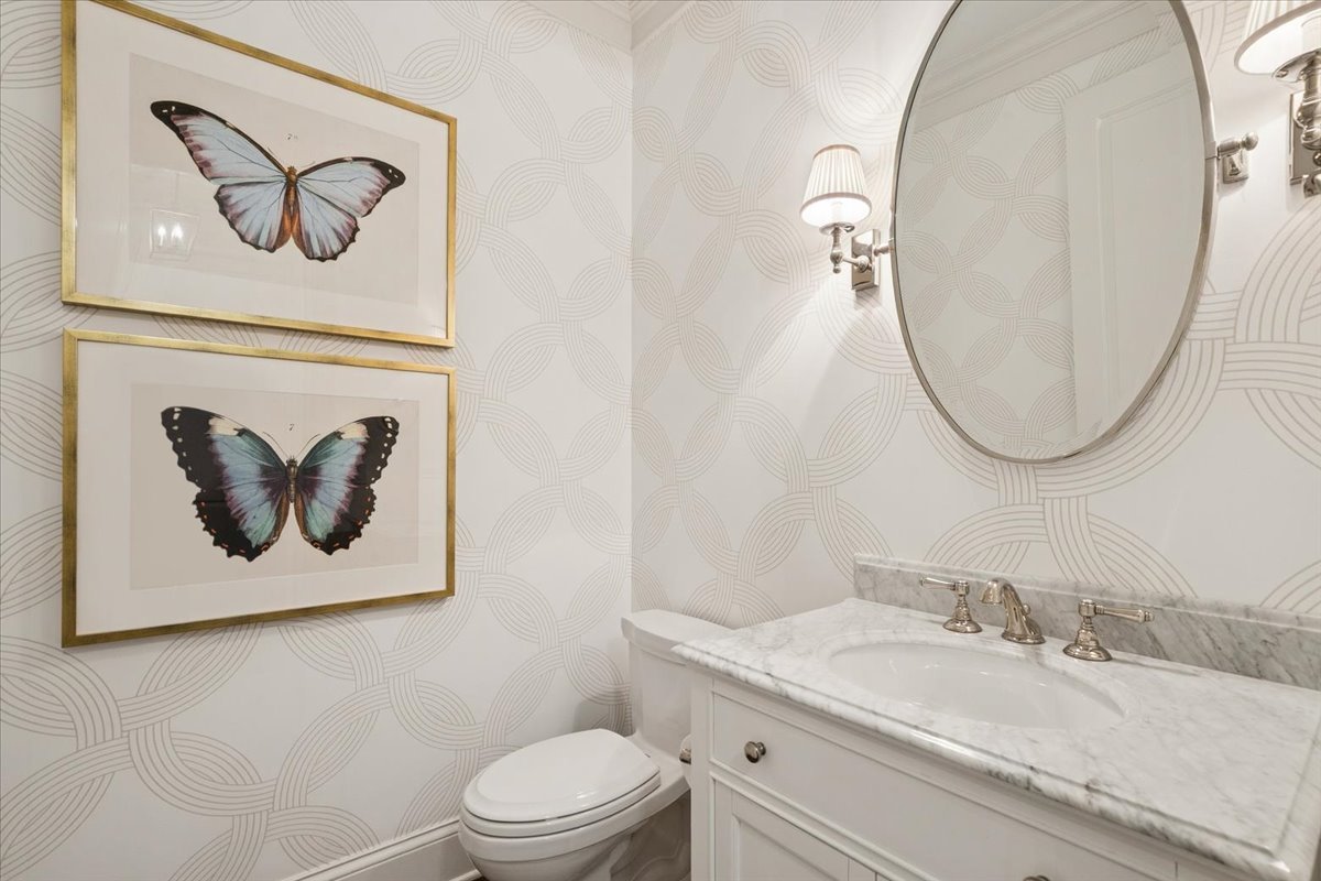 349 E BLODGETT Avenue