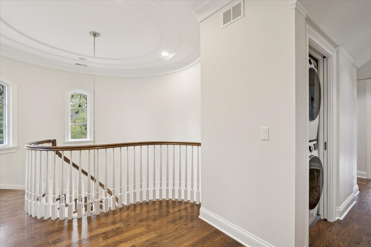 349 E BLODGETT Avenue