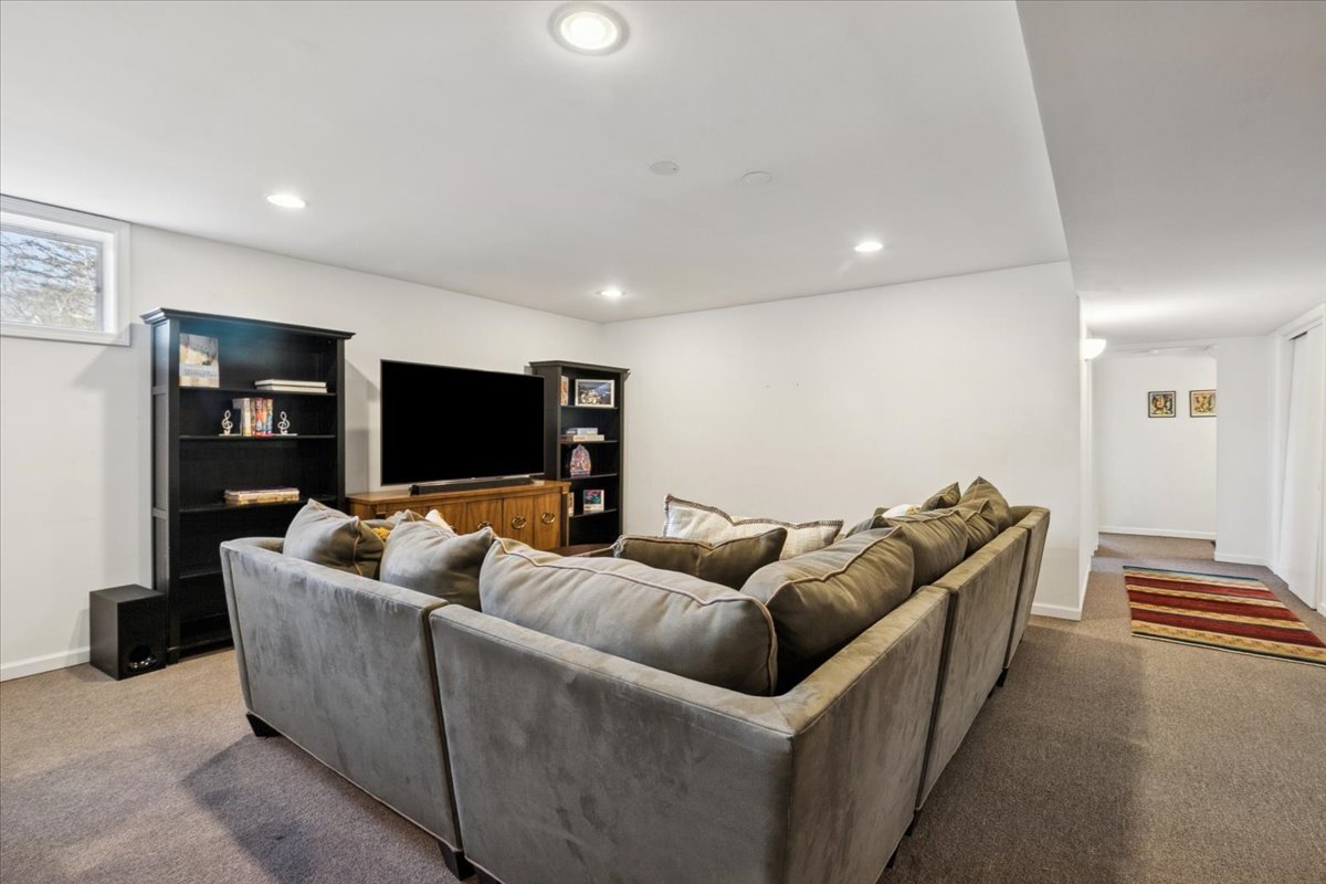 440 W Sheridan Place