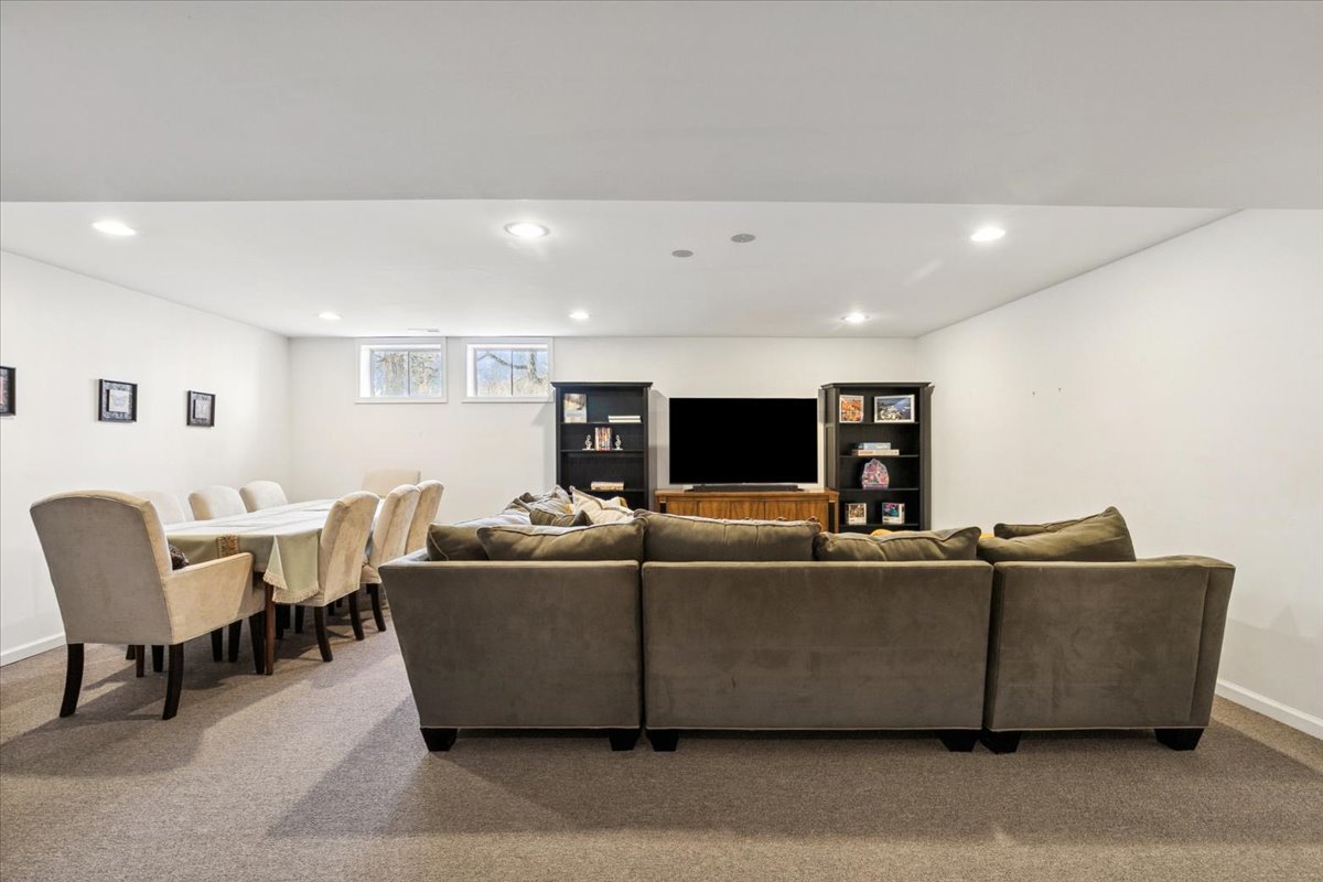 440 W Sheridan Place