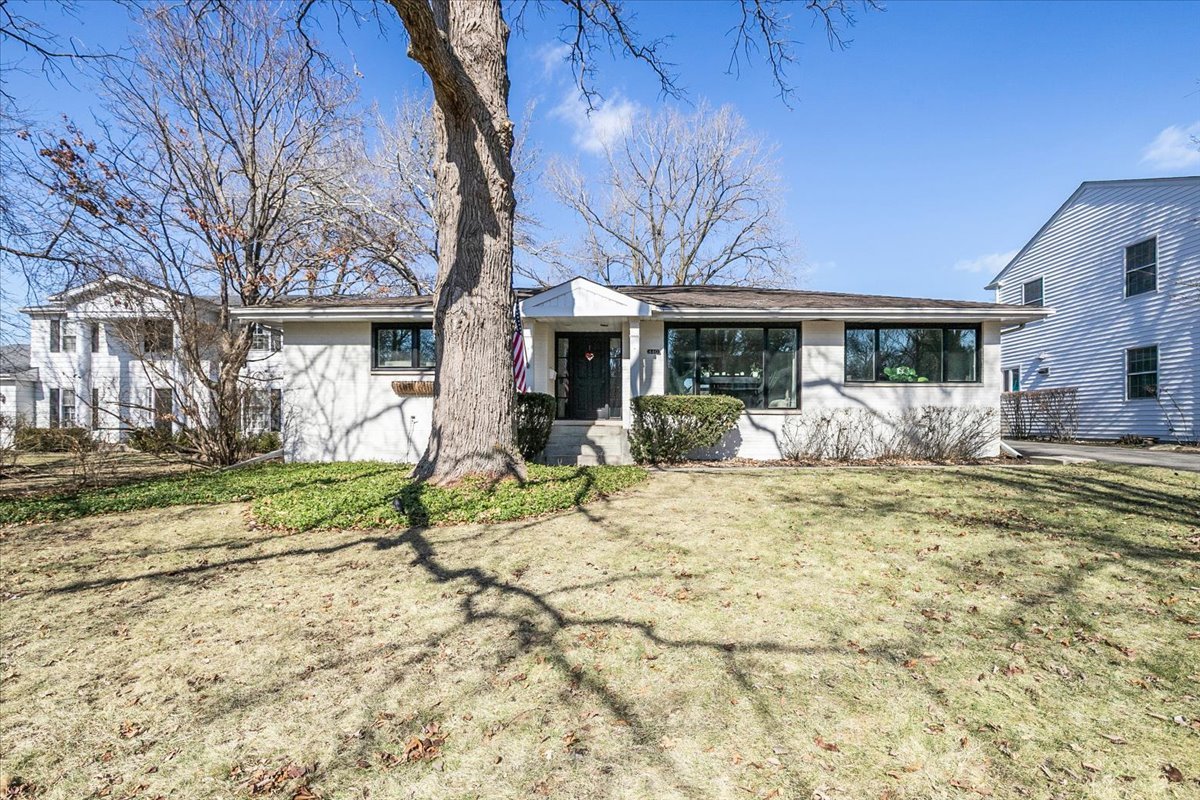 440 W Sheridan Place