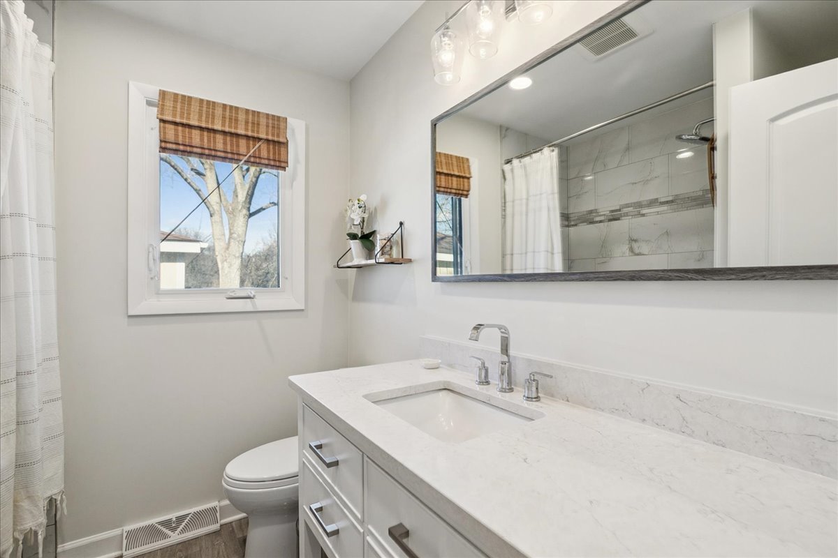 440 W Sheridan Place