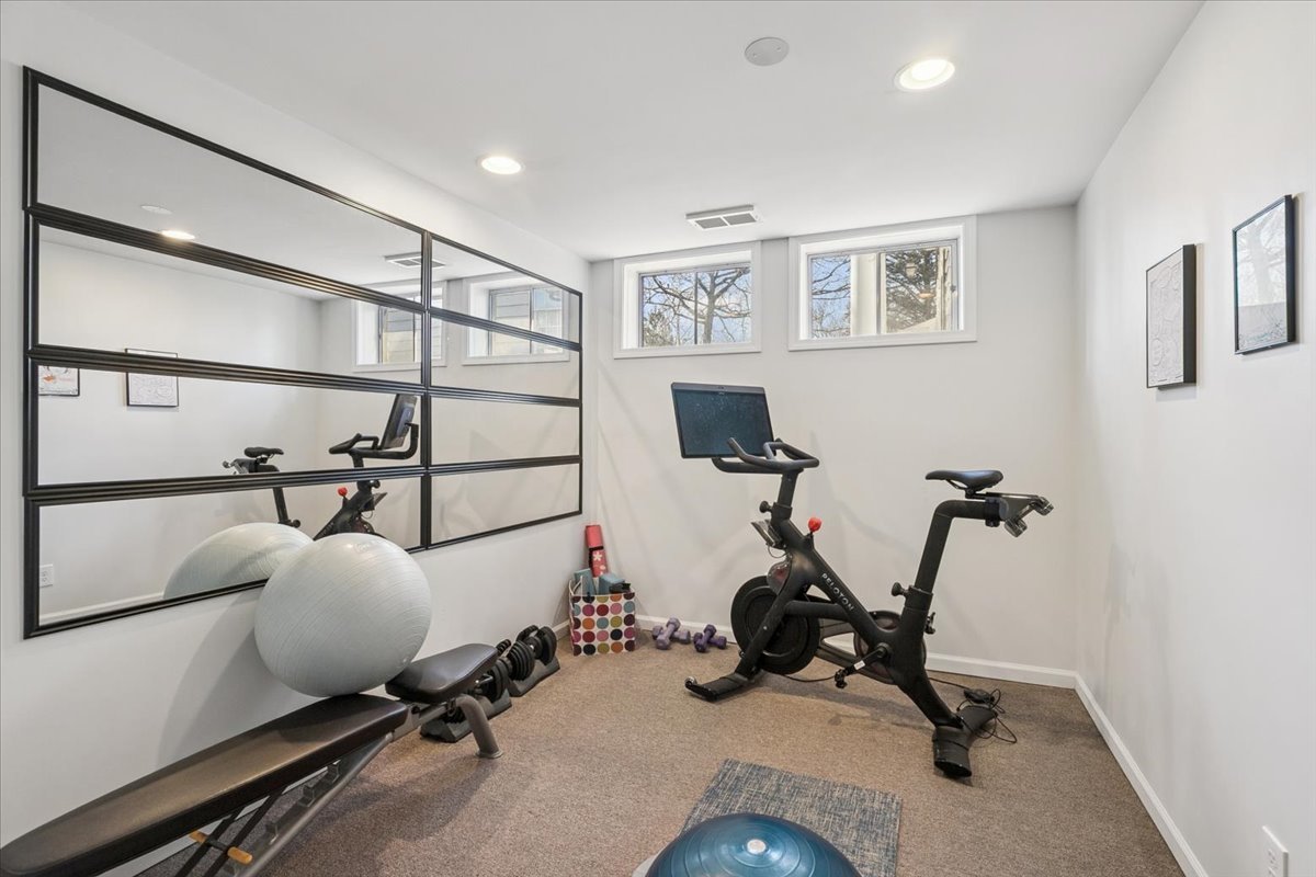 440 W Sheridan Place