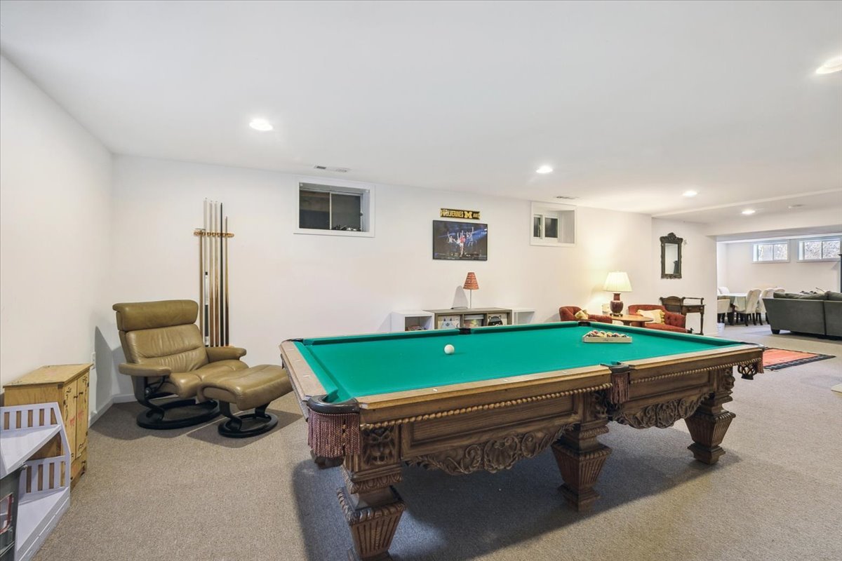 440 W Sheridan Place