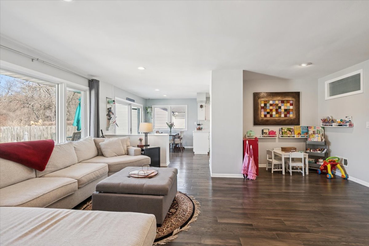 440 W Sheridan Place