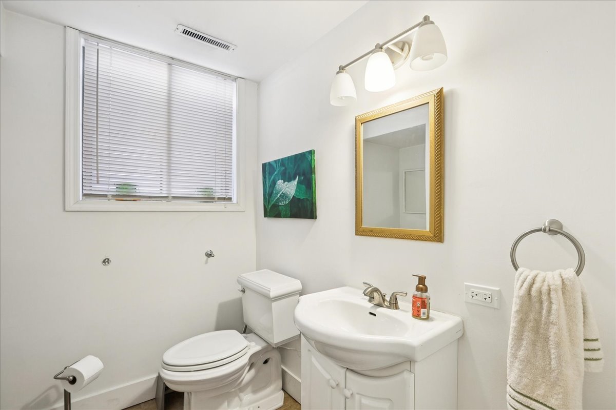 440 W Sheridan Place