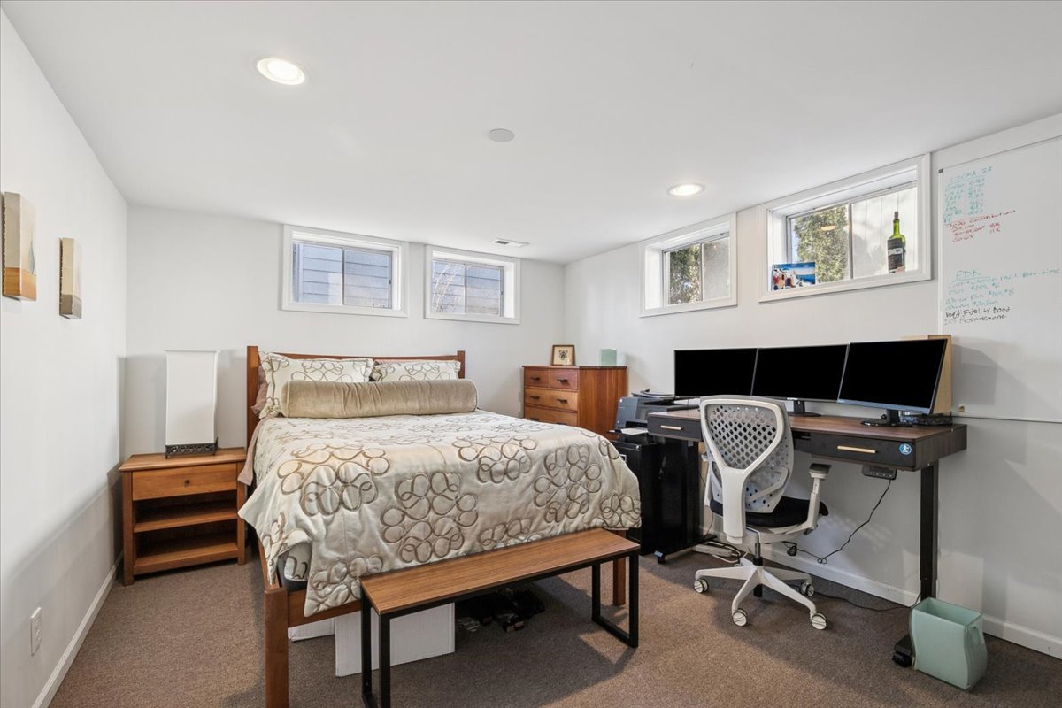 440 W Sheridan Place