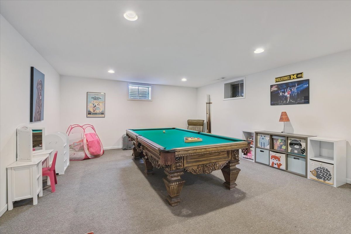 440 W Sheridan Place