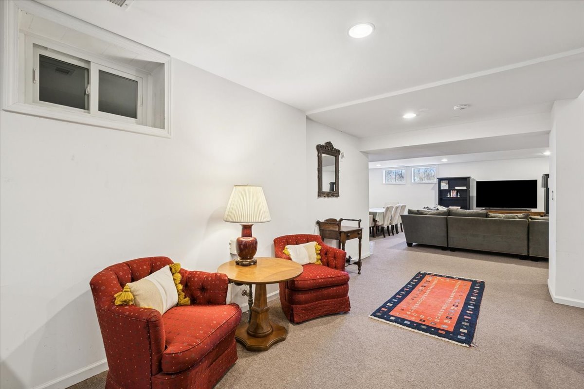 440 W Sheridan Place