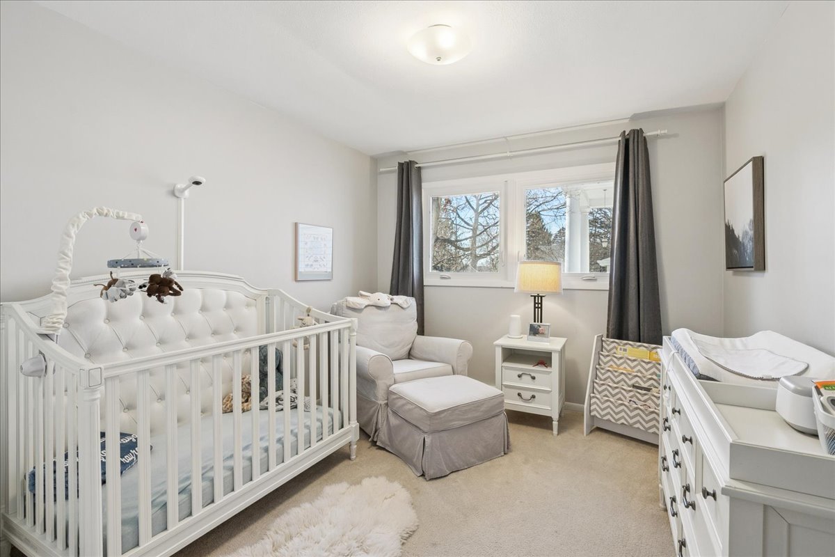 440 W Sheridan Place