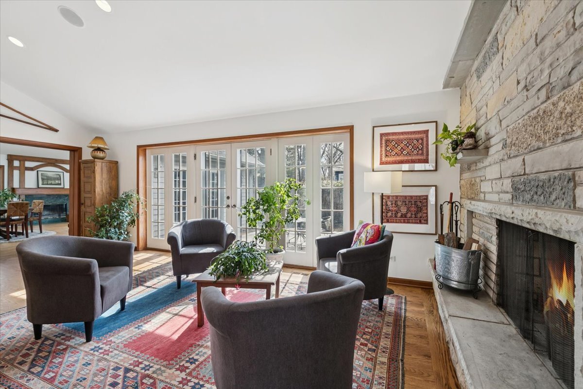 50 W Blodgett Avenue