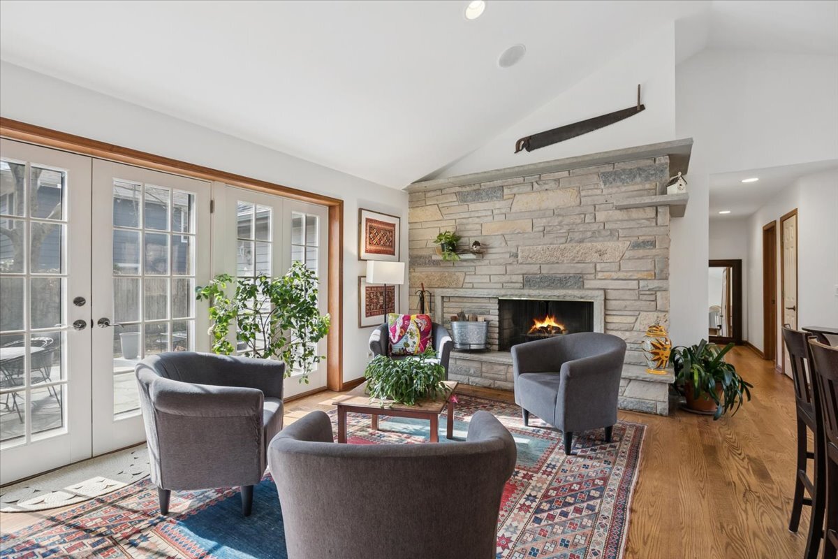 50 W Blodgett Avenue