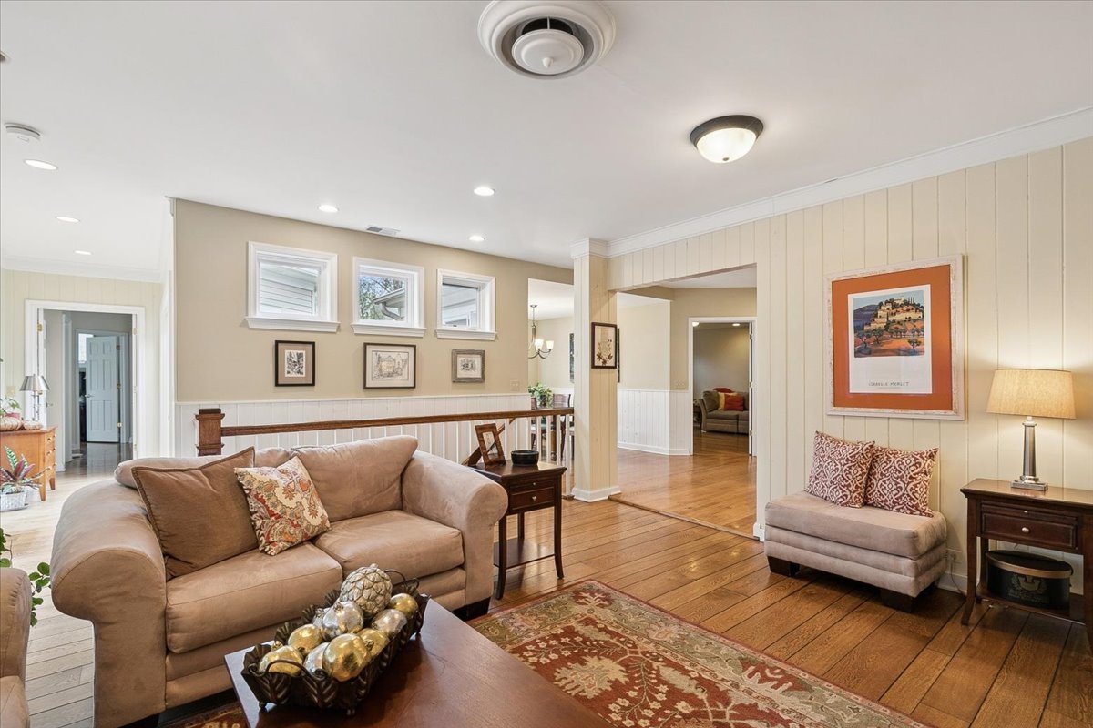 346 Crescent Drive