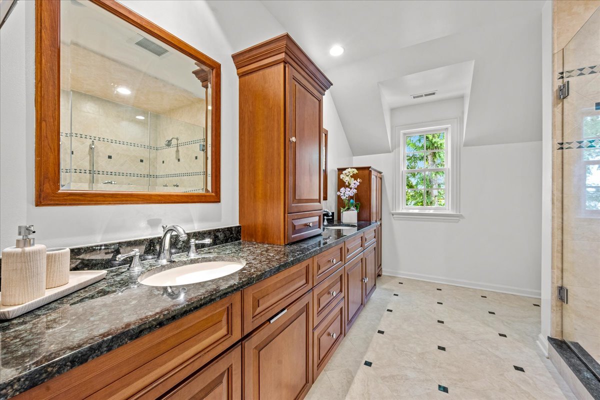 110 E Sheridan Road