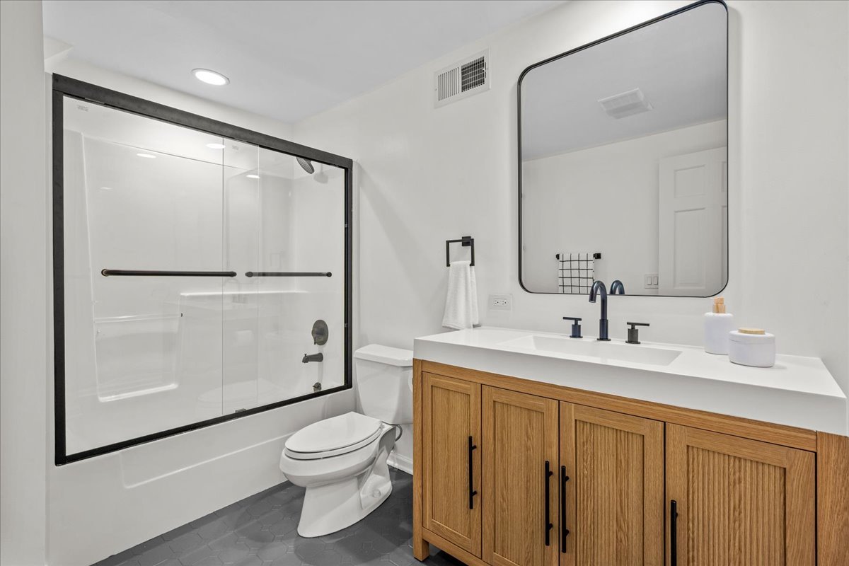 110 E Sheridan Road