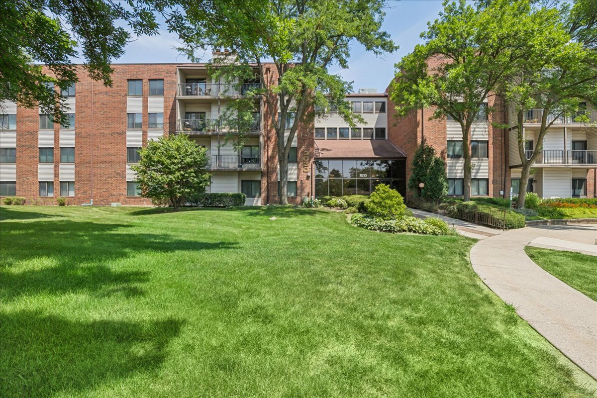 3030 Pheasant Creek Drive Unit: 103