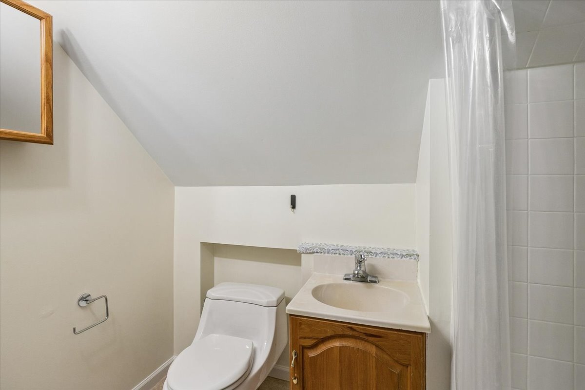 692 Cherry Avenue Unit: B