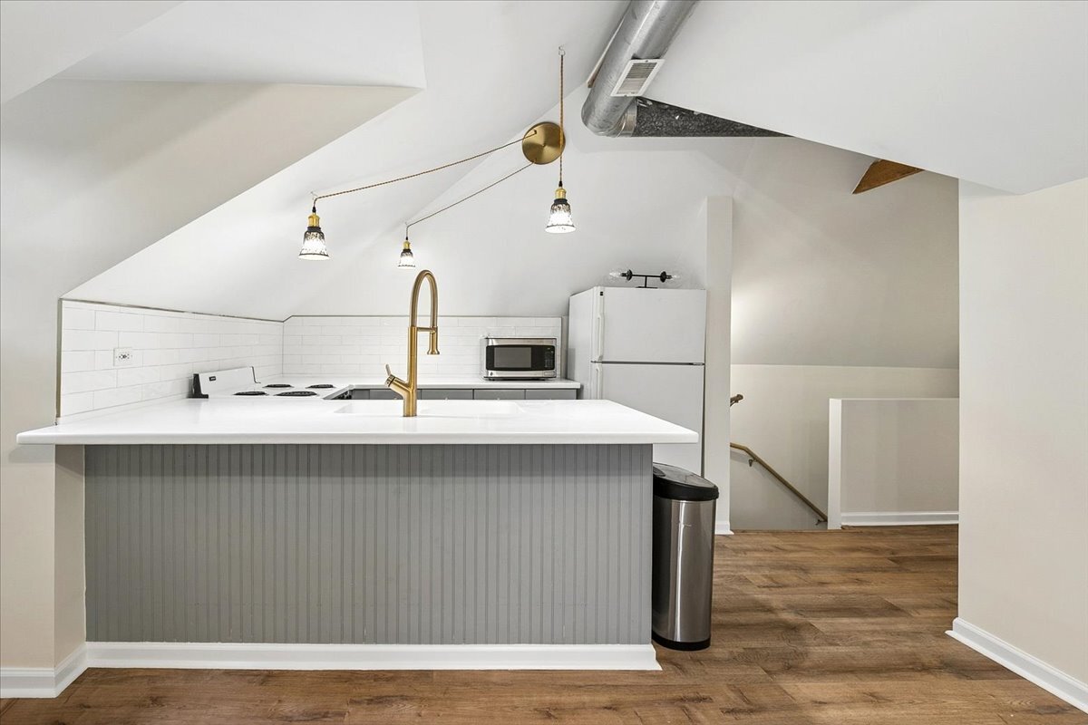 692 Cherry Avenue Unit: B