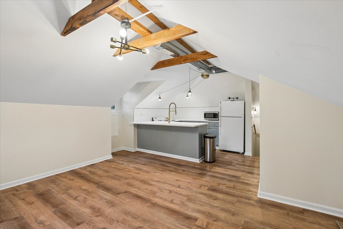 692 Cherry Avenue Unit: B