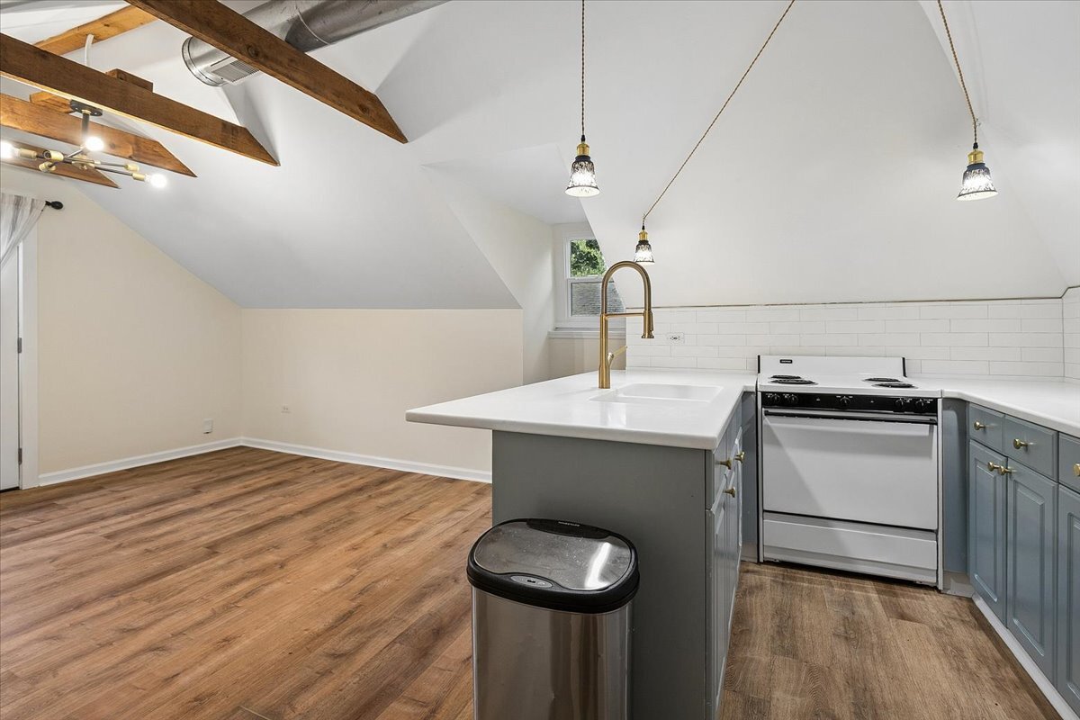 692 Cherry Avenue Unit: B