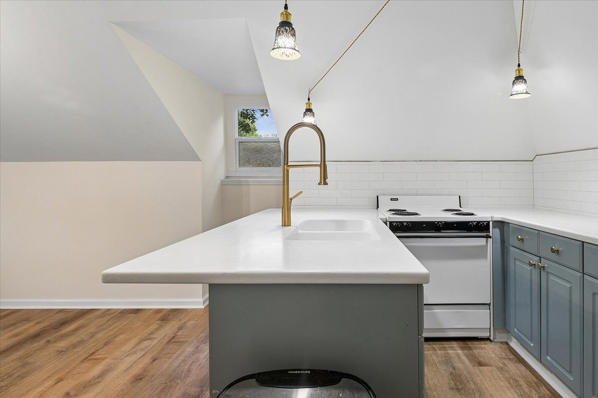 692 Cherry Avenue Unit: B