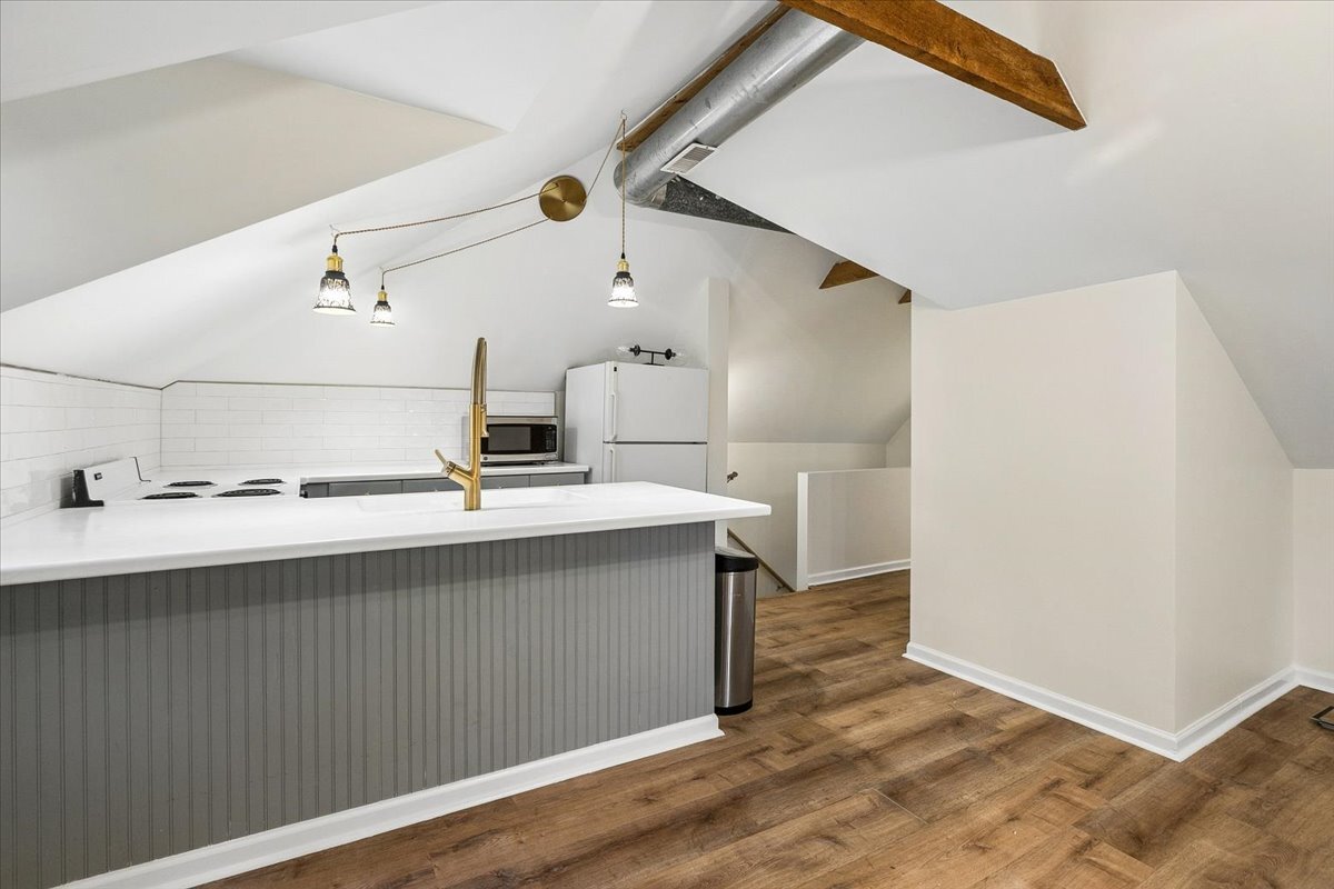 692 Cherry Avenue Unit: B