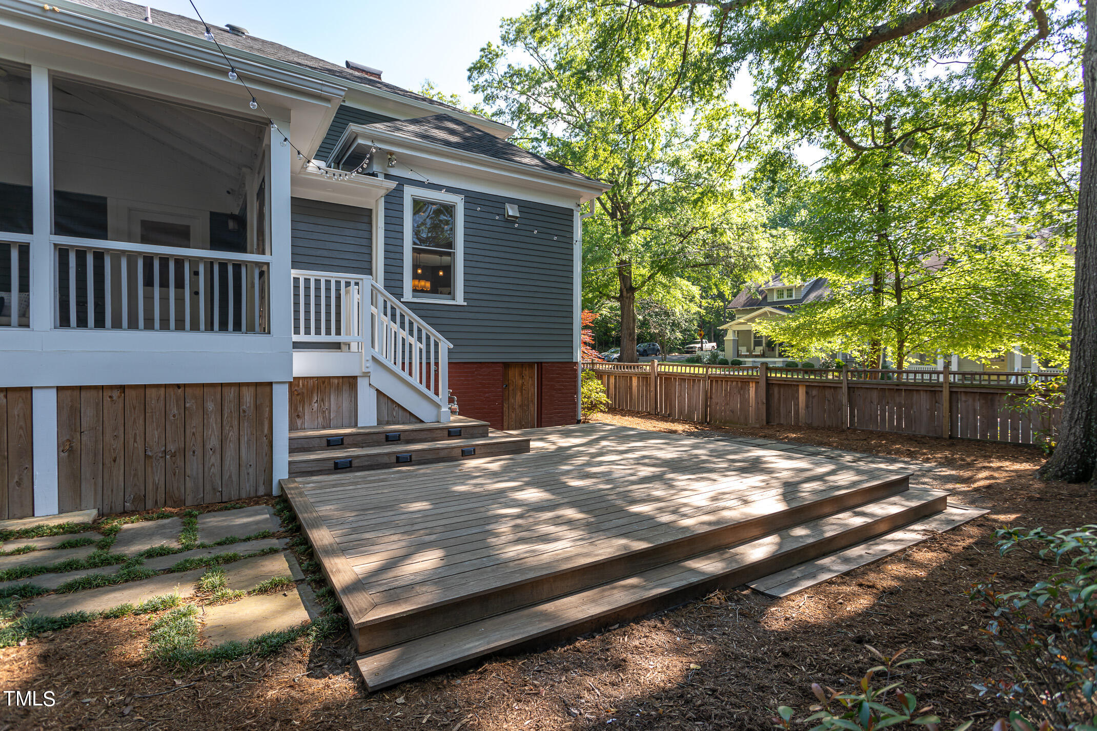 903 W Lenoir Street
