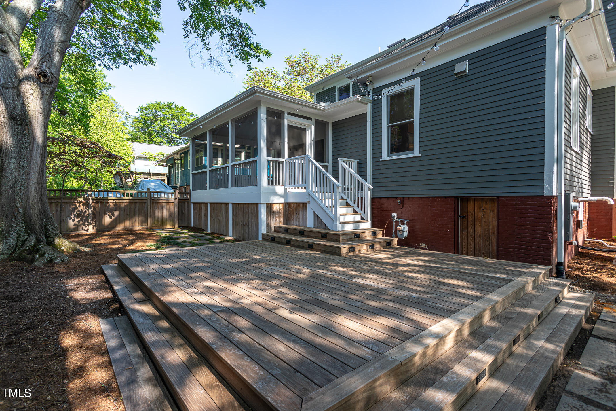 903 W Lenoir Street