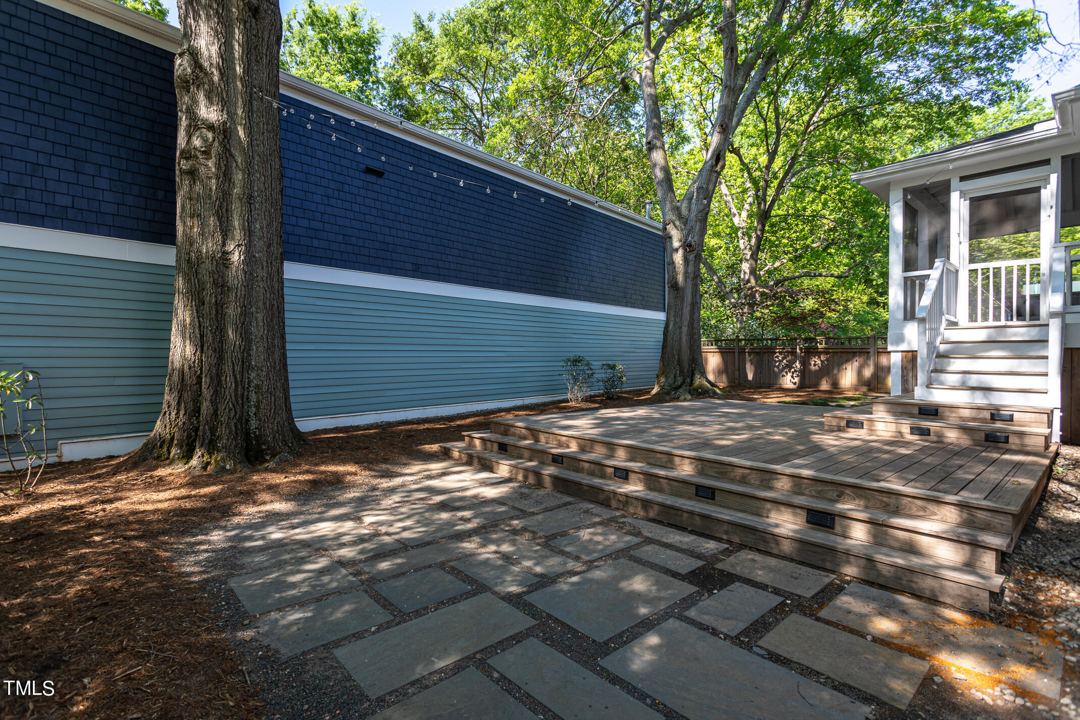 903 W Lenoir Street