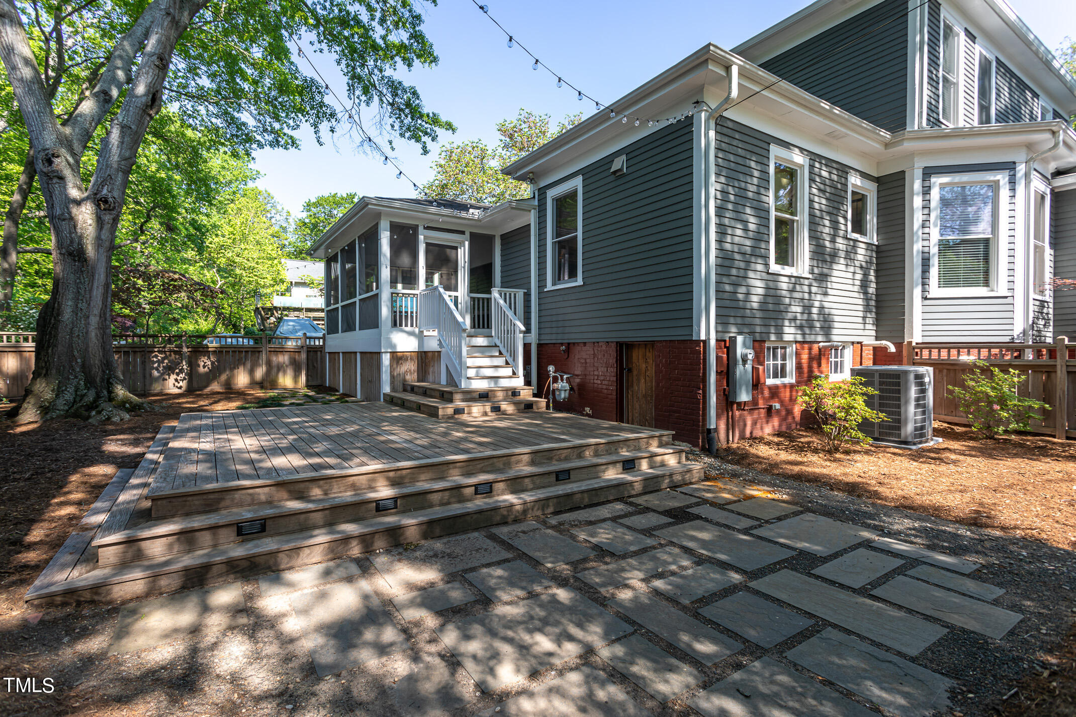 903 W Lenoir Street